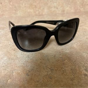 Women Louis Vuitton Authentic Sunglasses.